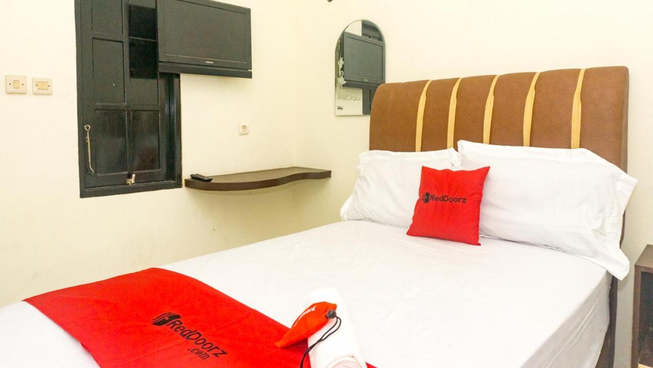 Hotel Reddoorz Near Sentani Airport Jayapura Exterior foto